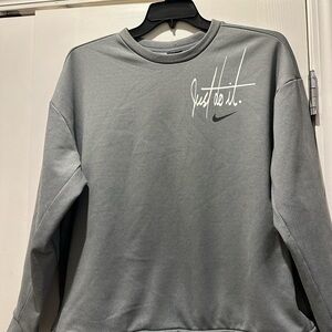 Nike women’s Crewneck in Light Gray